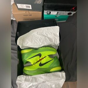 Kobe Grinches 6